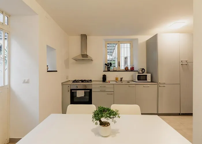 Duplex Trastevere With Courtyard דירה רומא
