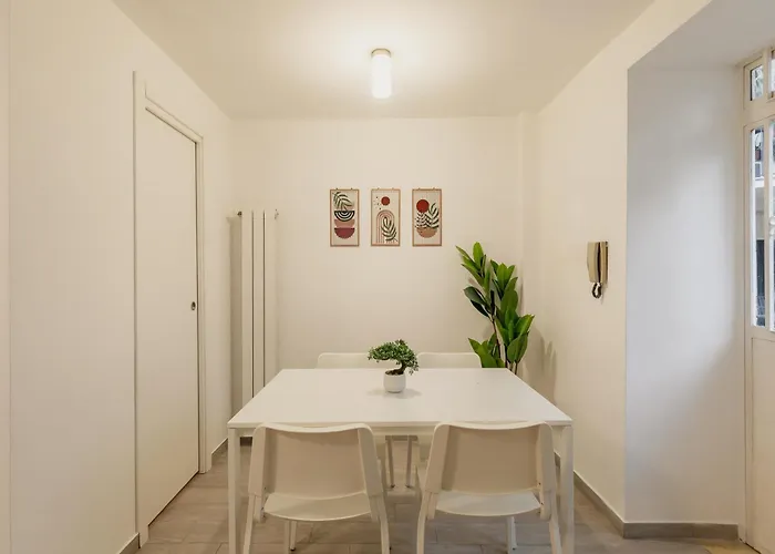 Duplex Trastevere With Courtyard דירה *