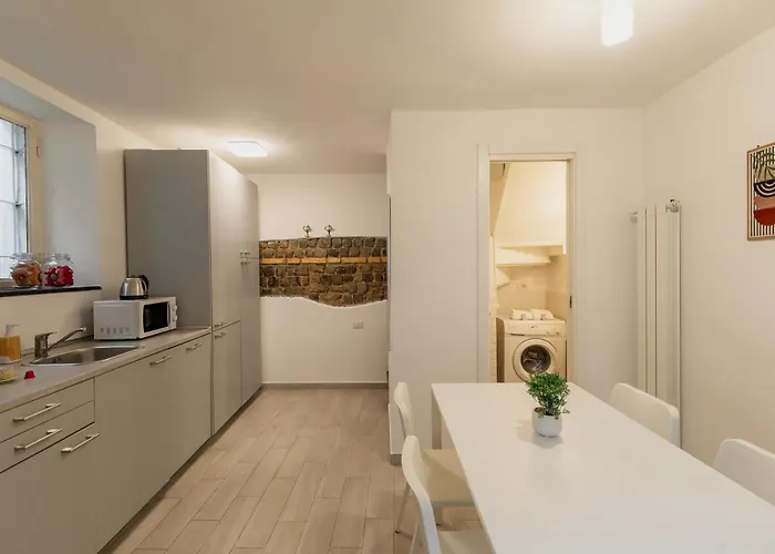 Duplex Trastevere With Courtyard * רומא