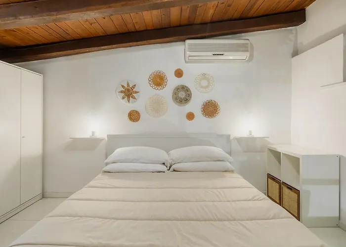 Duplex Trastevere With Courtyard * רומא