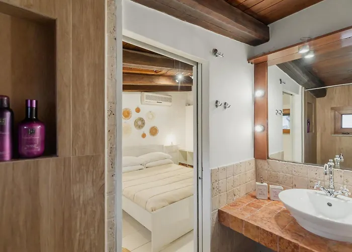 Duplex Trastevere With Courtyard דירה