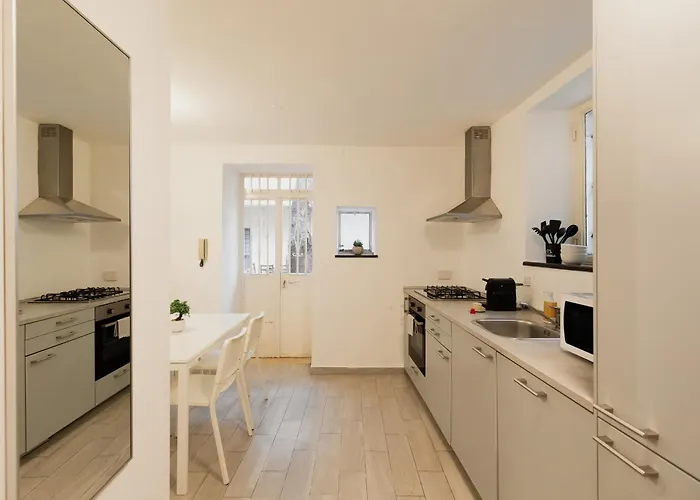 Duplex Trastevere With Courtyard דירה *