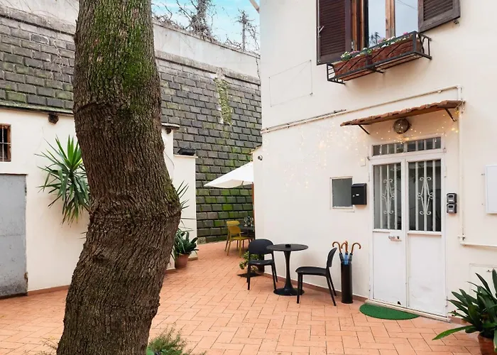 Duplex Trastevere With Courtyard דירה רומא