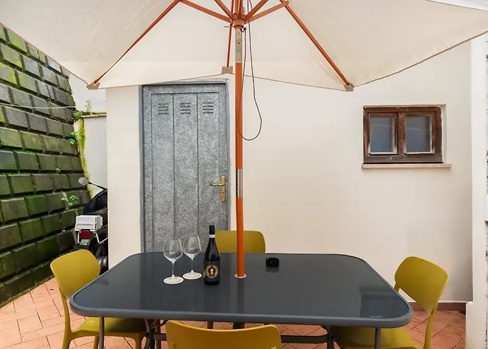 Duplex Trastevere With Courtyard דירה